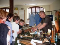 Beaucoup de monde autour d'Aristide Chinal le collectionneur