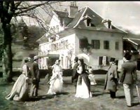 Une scène du film en ce lieu. Au premier plan, sous l'ombrelle, celle par qui le scandale est arrivé : Edith Frasne.