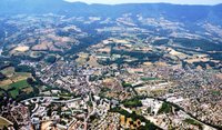 Au fond, Chaloup et la montagne de l'Epine