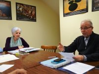 Claude Vallier relit le compliment fait à Jacqueline Rimbaud lors de la remise du trophée du bénévolat.