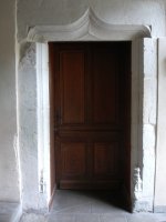 L’arc en accolade de la maison Ract, réminiscence de l’ancienne maison-forte du quinzième siècle.