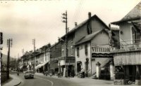 Une autre vue de la Grande-Rue avec l’antique 4 cv. 